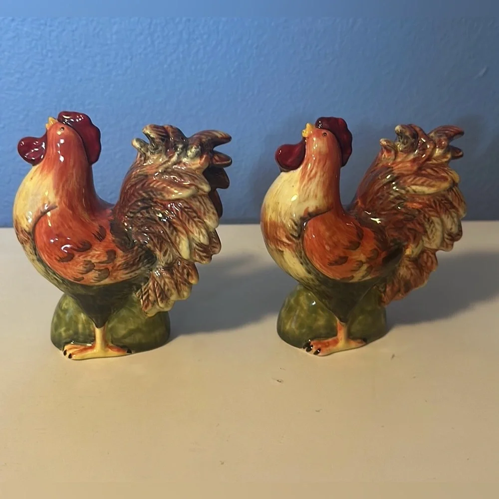 CIC Rooster Salt and pepper shakers